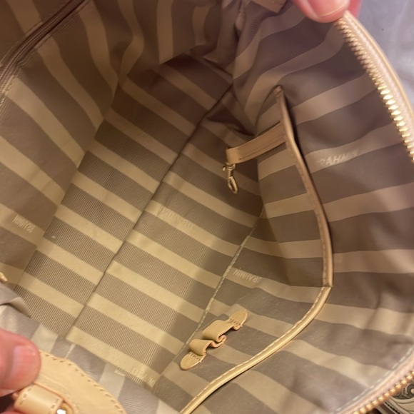 Brahim Carnation Duxberry with strap and original bag. Medium size at 10x5x14”. - Picture 3 of 7